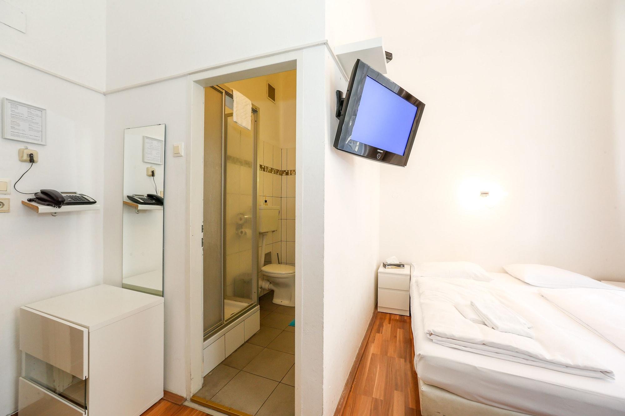 Timeout City Hotel, 5 Min To City Center, Self Check In Виена Екстериор снимка