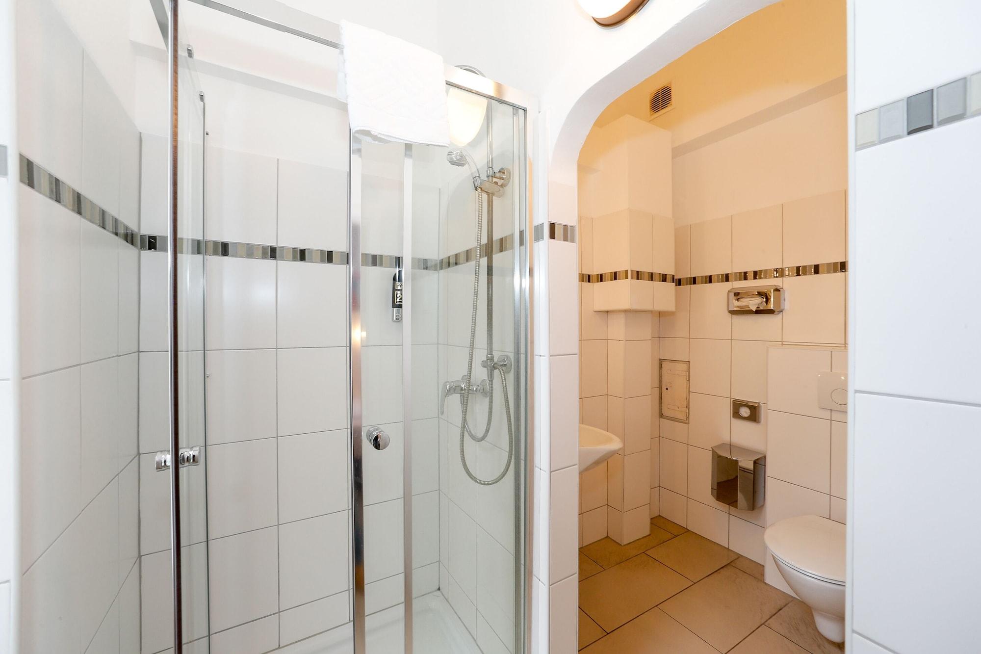 Timeout City Hotel, 5 Min To City Center, Self Check In Виена Екстериор снимка