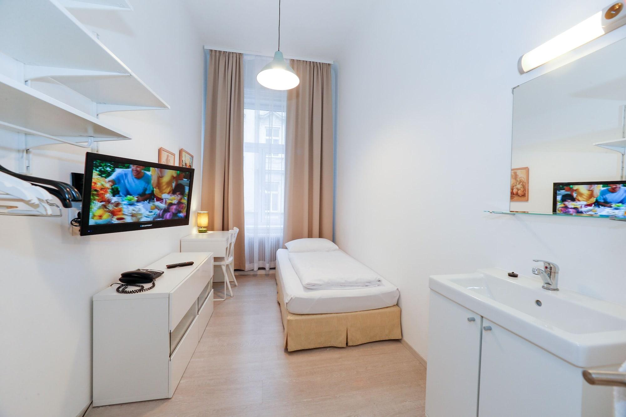 Timeout City Hotel, 5 Min To City Center, Self Check In Виена Екстериор снимка