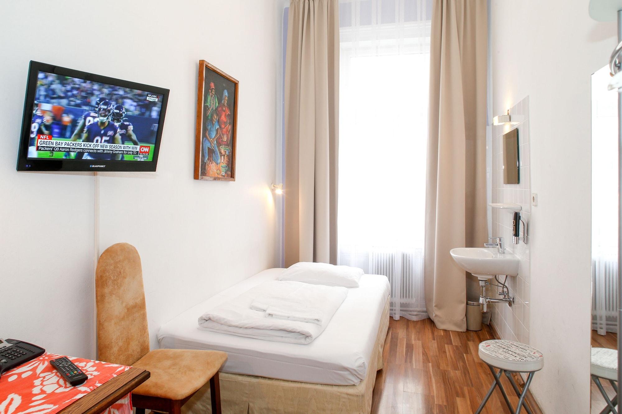 Timeout City Hotel, 5 Min To City Center, Self Check In Виена Екстериор снимка