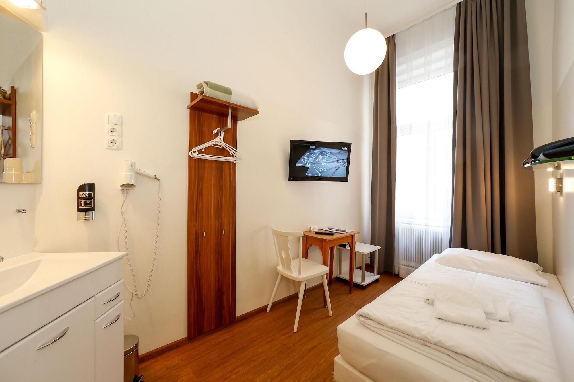 Timeout City Hotel, 5 Min To City Center, Self Check In Виена Екстериор снимка
