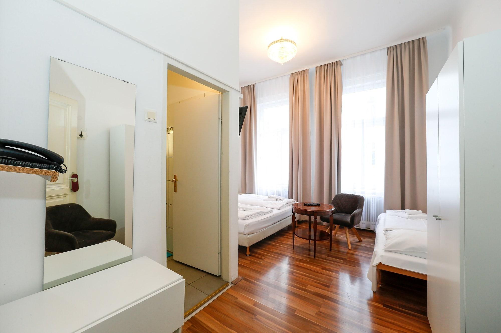 Timeout City Hotel, 5 Min To City Center, Self Check In Виена Екстериор снимка