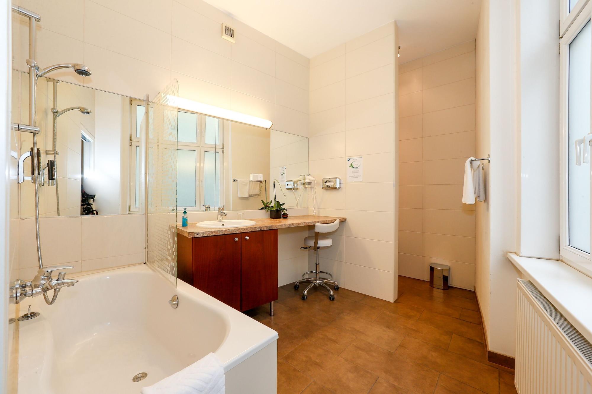 Timeout City Hotel, 5 Min To City Center, Self Check In Виена Екстериор снимка