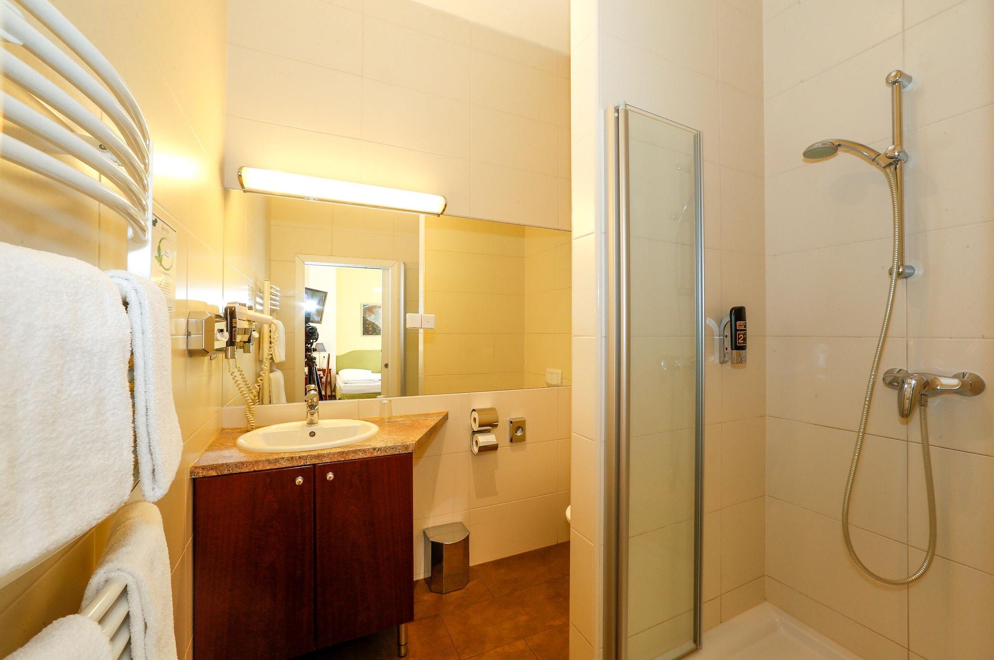 Timeout City Hotel, 5 Min To City Center, Self Check In Виена Екстериор снимка
