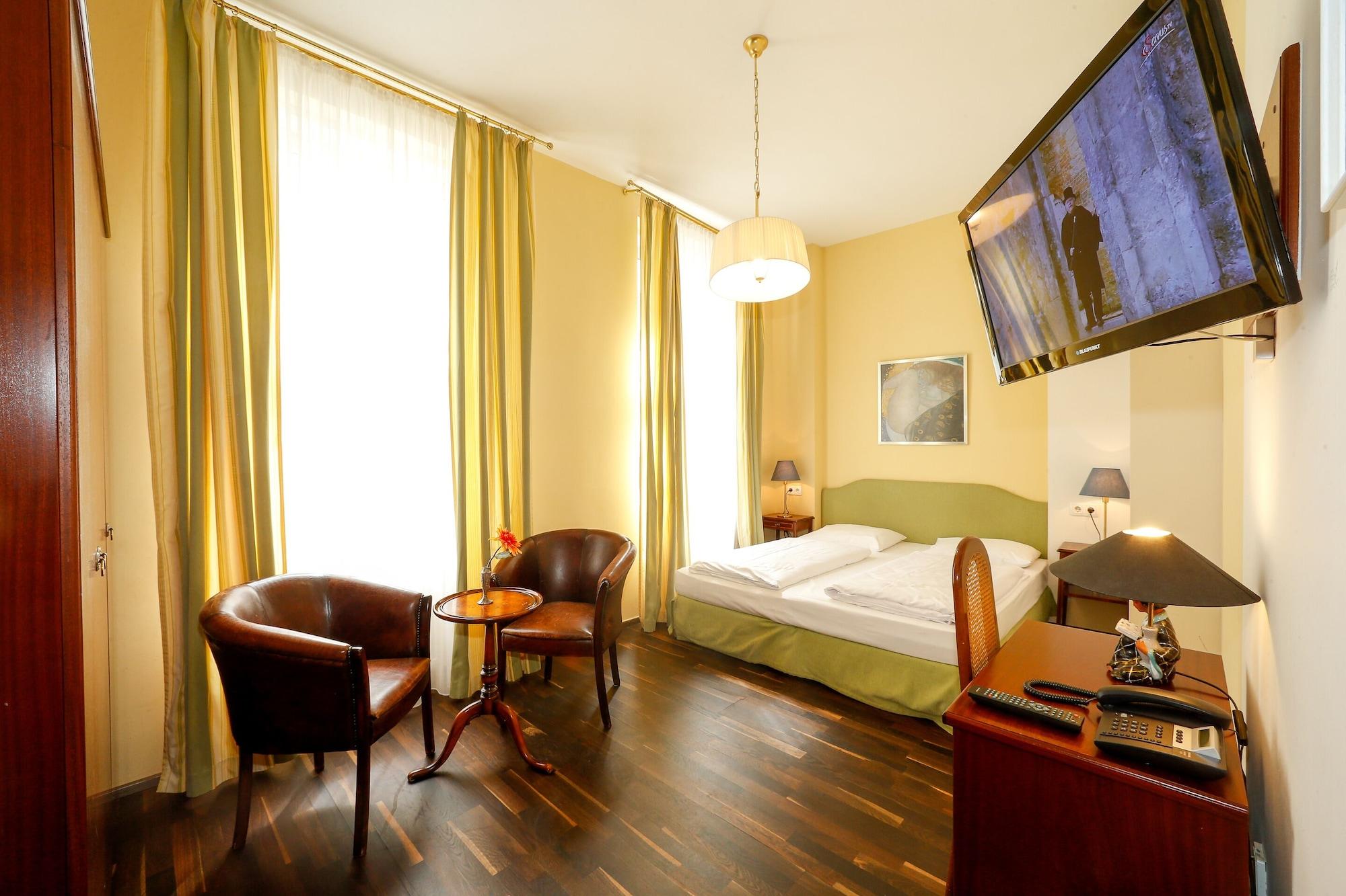 Timeout City Hotel, 5 Min To City Center, Self Check In Виена Екстериор снимка