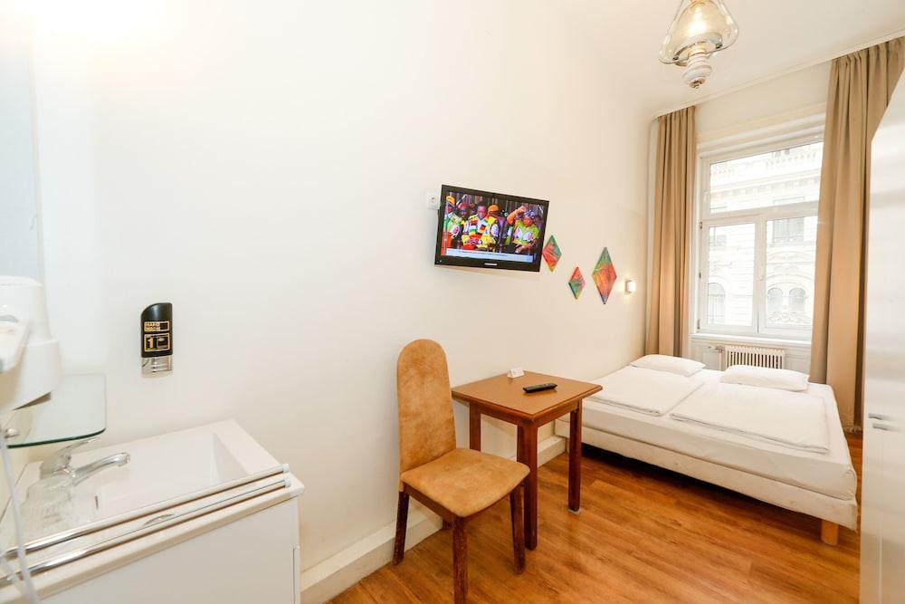 Timeout City Hotel, 5 Min To City Center, Self Check In Виена Екстериор снимка