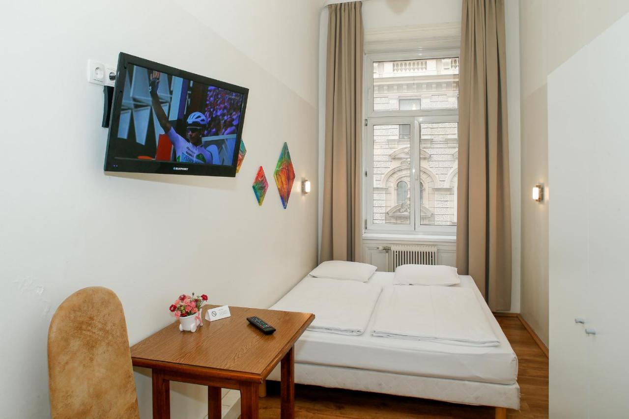Timeout City Hotel, 5 Min To City Center, Self Check In Виена Екстериор снимка